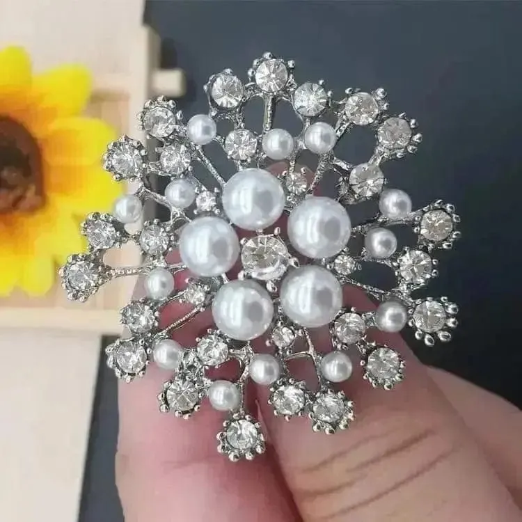 🌟 Fashion Women Large Exquisite Flower Corsage - A Blend of Classic and Modern 🌟