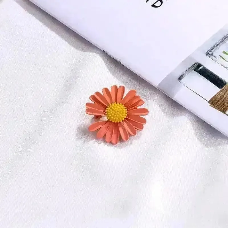 🌟 Little Daisy Brooch - A Burst of Floral Joy in Your Style 🌟