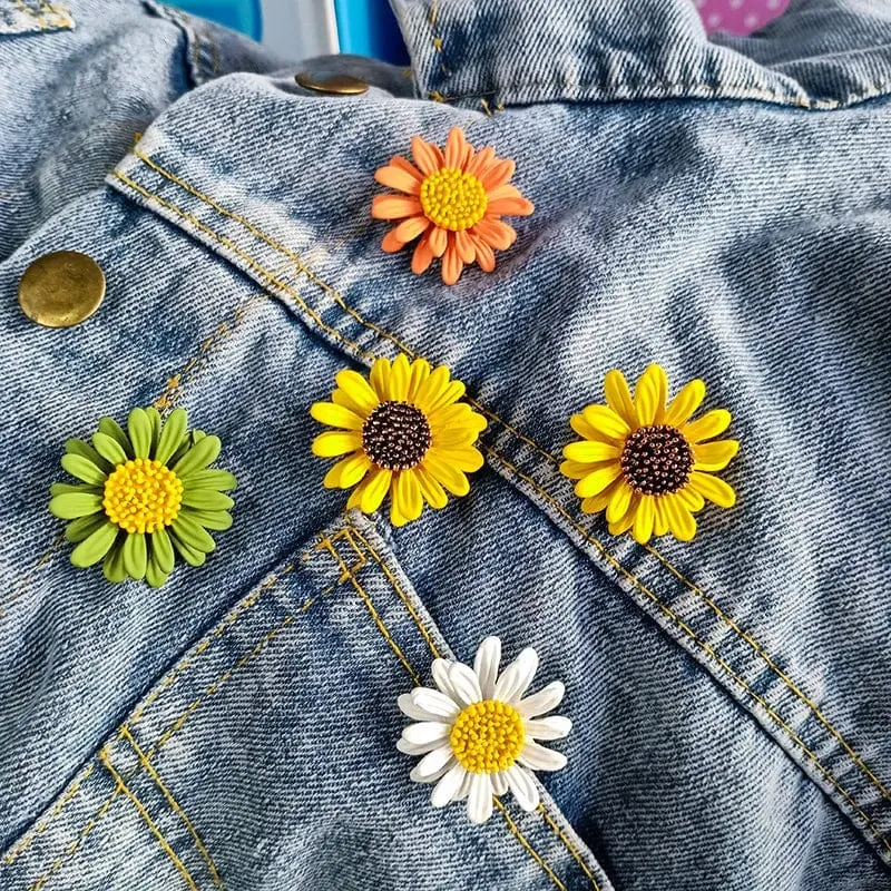 🌟 Little Daisy Brooch - A Burst of Floral Joy in Your Style 🌟
