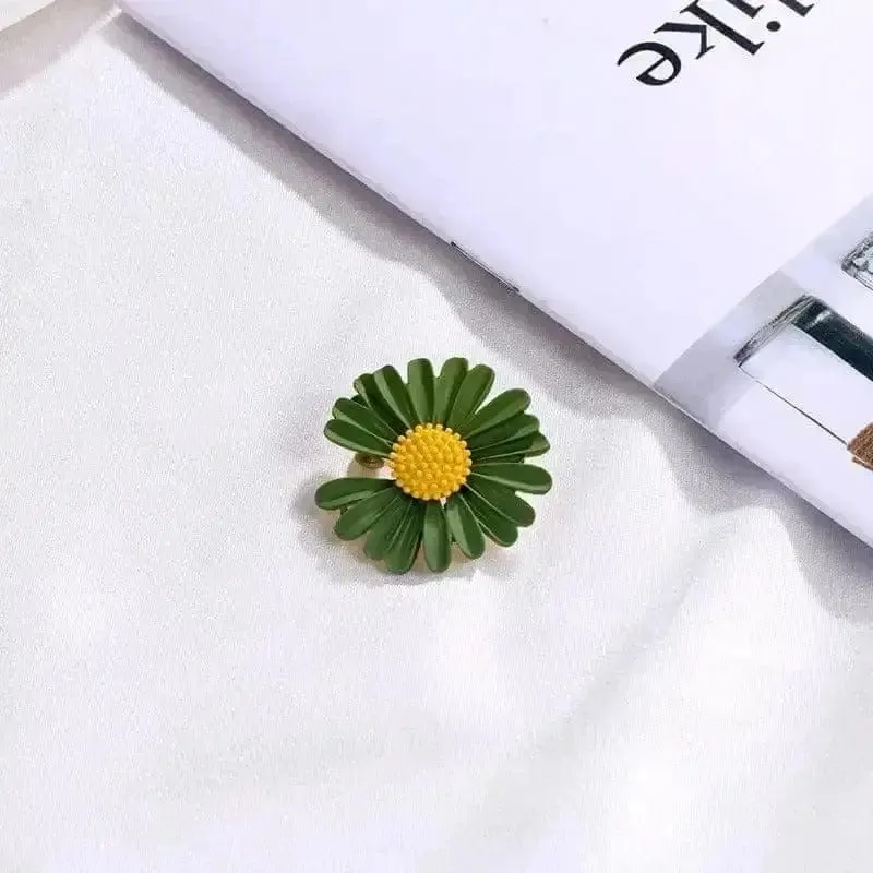 🌟 Little Daisy Brooch - A Burst of Floral Joy in Your Style 🌟