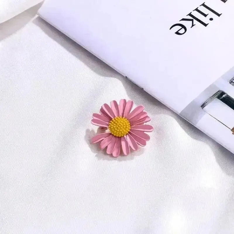 🌟 Little Daisy Brooch - A Burst of Floral Joy in Your Style 🌟