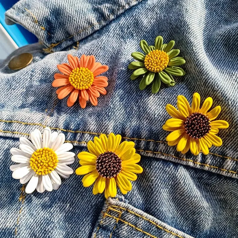 🌟 Little Daisy Brooch - A Burst of Floral Joy in Your Style 🌟