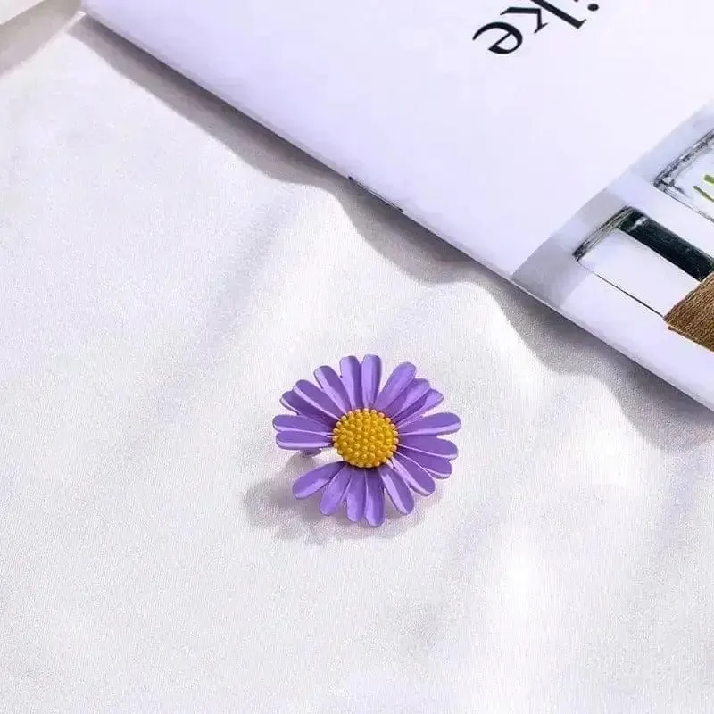 🌟 Little Daisy Brooch - A Burst of Floral Joy in Your Style 🌟