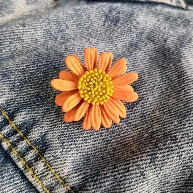 🌟 Little Daisy Brooch - A Burst of Floral Joy in Your Style 🌟