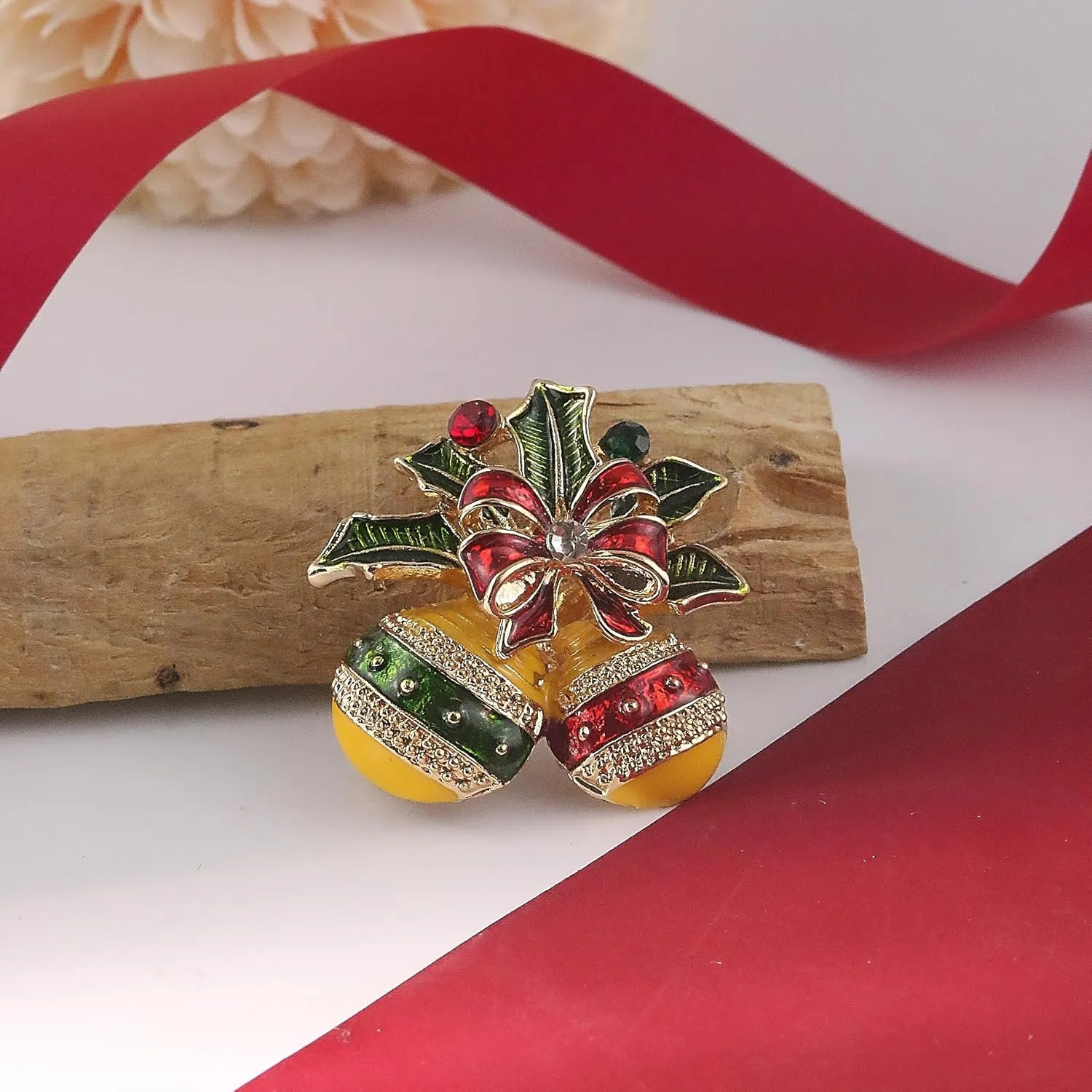 Christmas Brooches for Women Crystal Xmas Snowflake Christmas Tree Jingle Bells Brooch Pins Fashion Vintage Christmas Pins Brooches Holiday Pins Christmas Jewelry Stocking Stuffers Christmas Gifts 2024