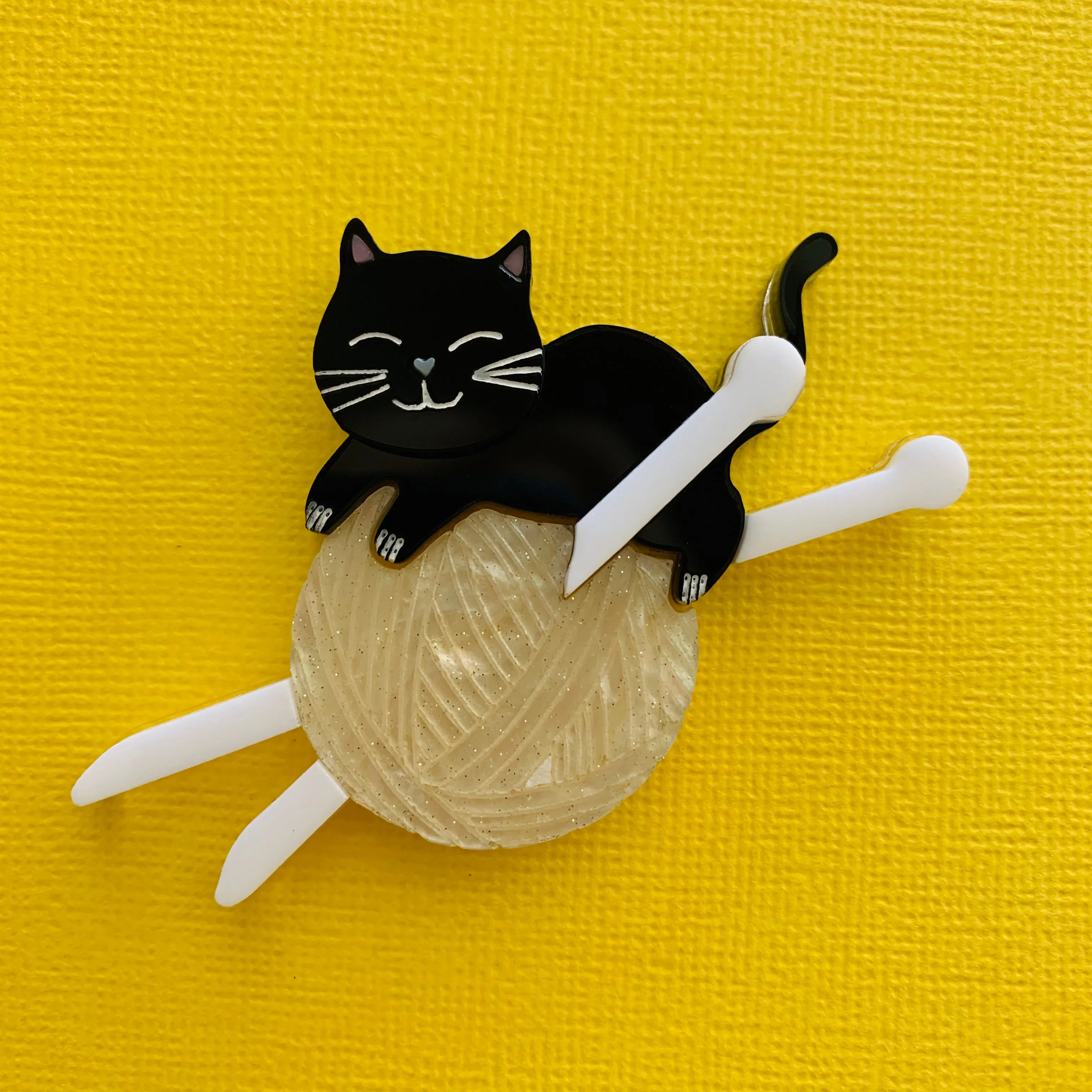 Knitting brooch