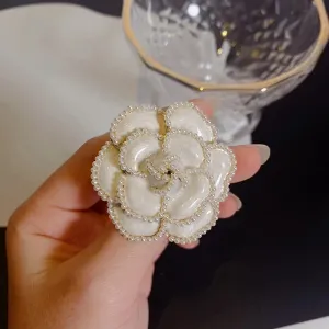 Large Flower Gold-Toned Brooch With Synthetic Pearls
