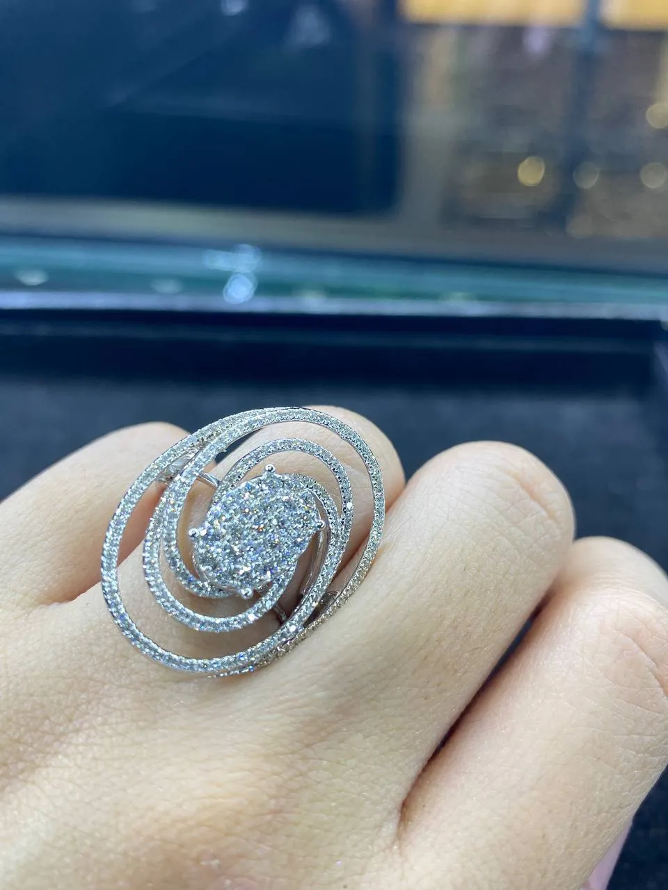 PREORDER | Oval Statement Diamond Ring 14kt
