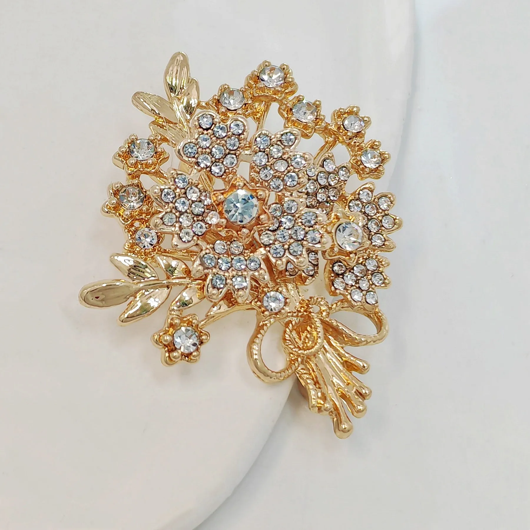 Sparkles Vintage Gold-tone Stem Leaf Crystal Flower Bouquet Brooch with Bowtie Accent