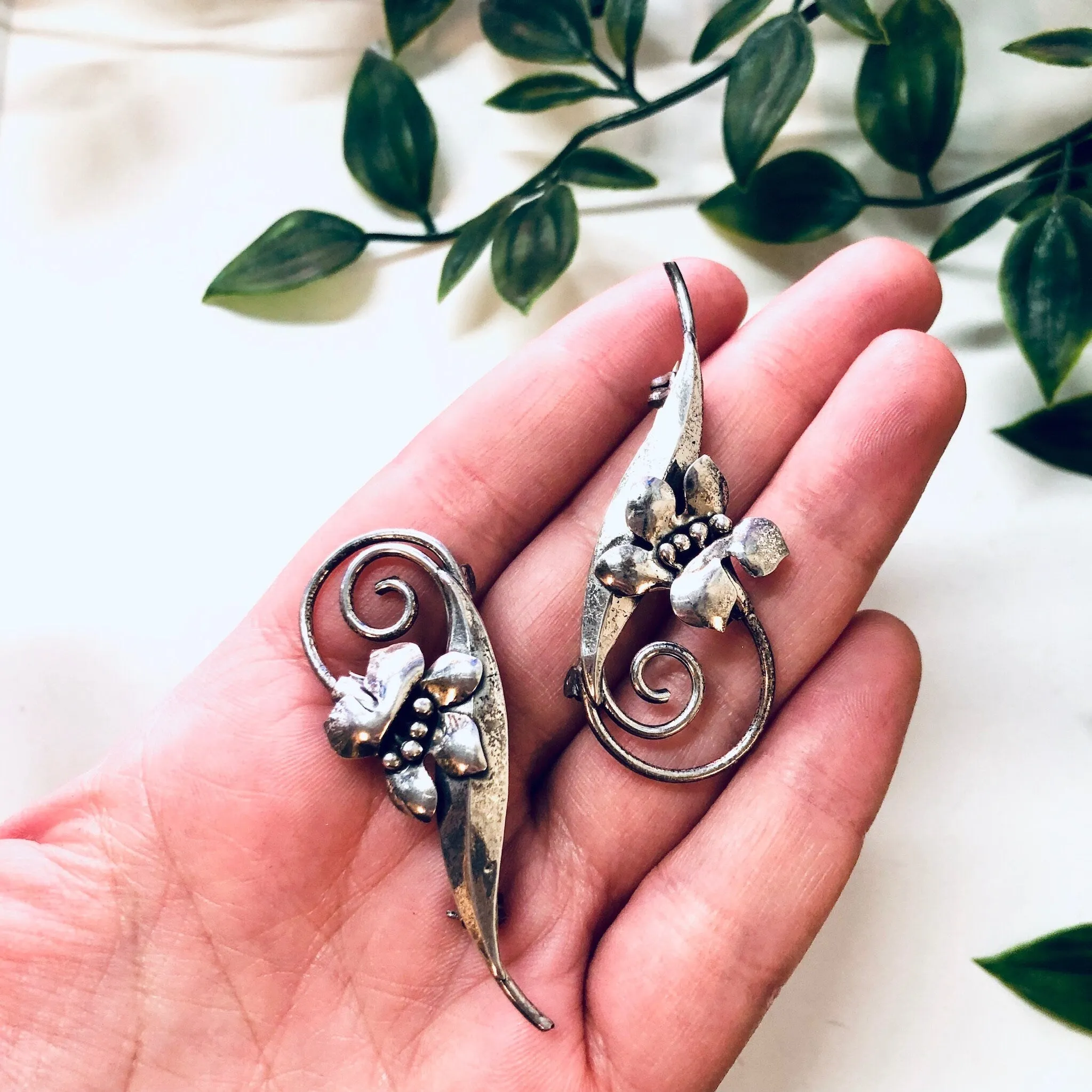 Vintage Flower Brooch, Floral Pin, Vintage Brooch, Flowers, Swirl Brooch, Valentines Day Gift, Gift for Mom, Unique Jewelry, Cut out Brooch