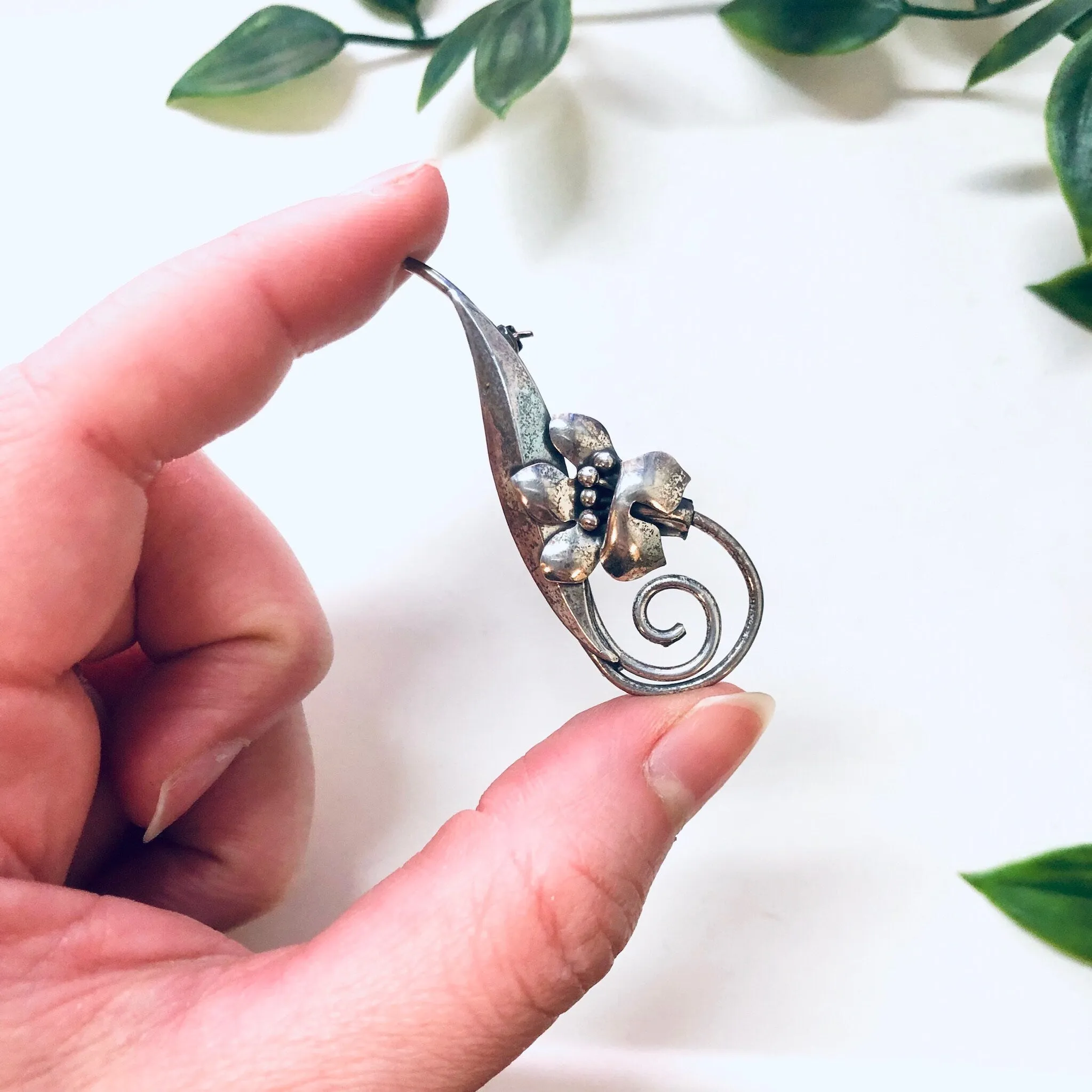Vintage Flower Brooch, Floral Pin, Vintage Brooch, Flowers, Swirl Brooch, Valentines Day Gift, Gift for Mom, Unique Jewelry, Cut out Brooch